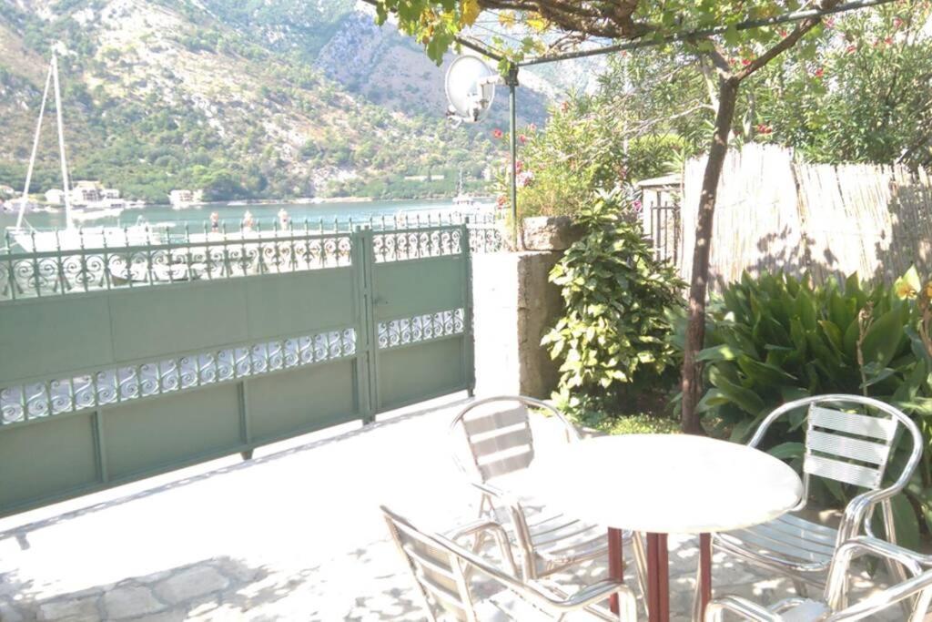 Garden Apartment- Near Sea 2 Dobrota Esterno foto